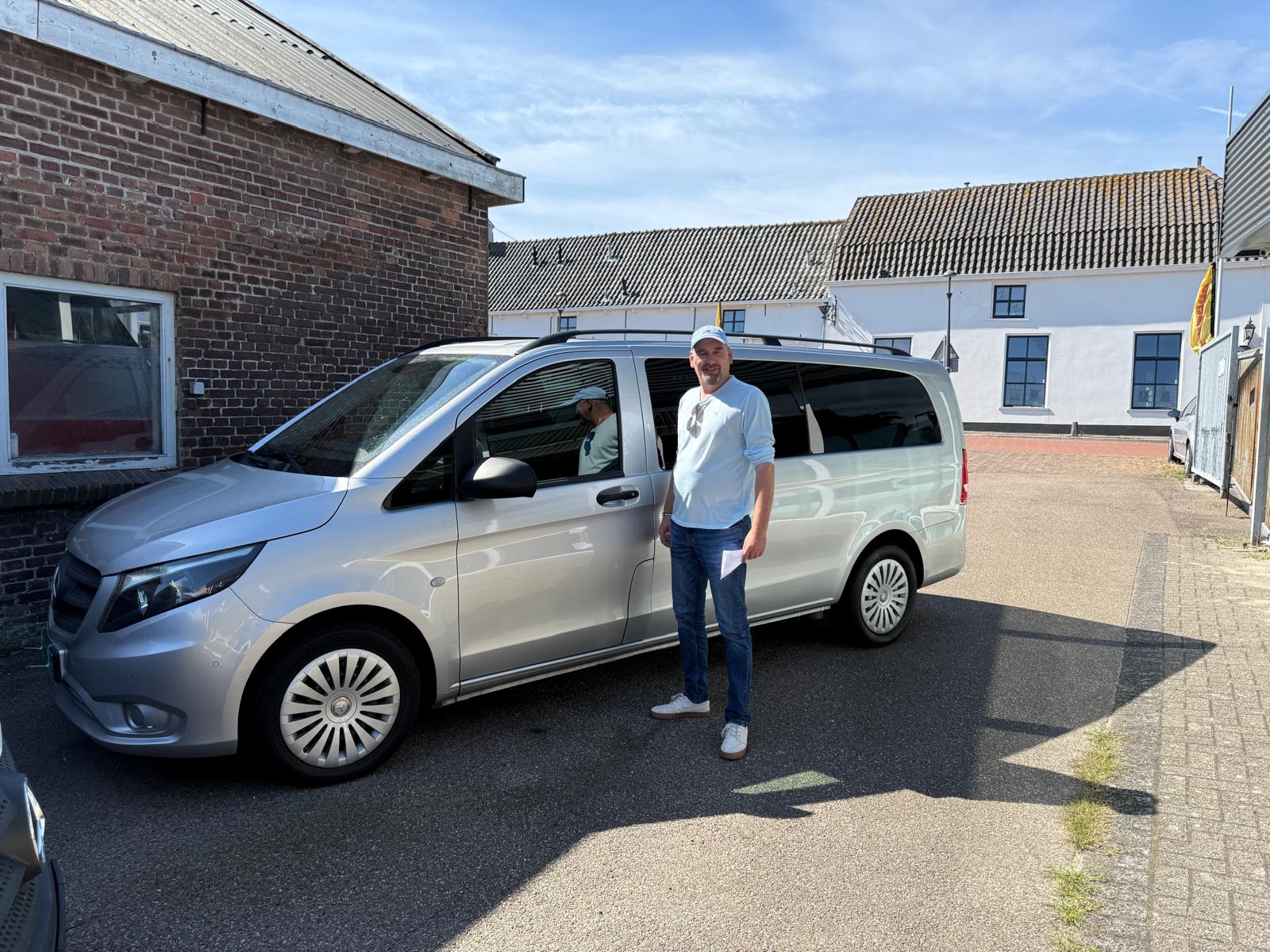 Mercedes Vito taxibus van Taxi Voorne aan Zee